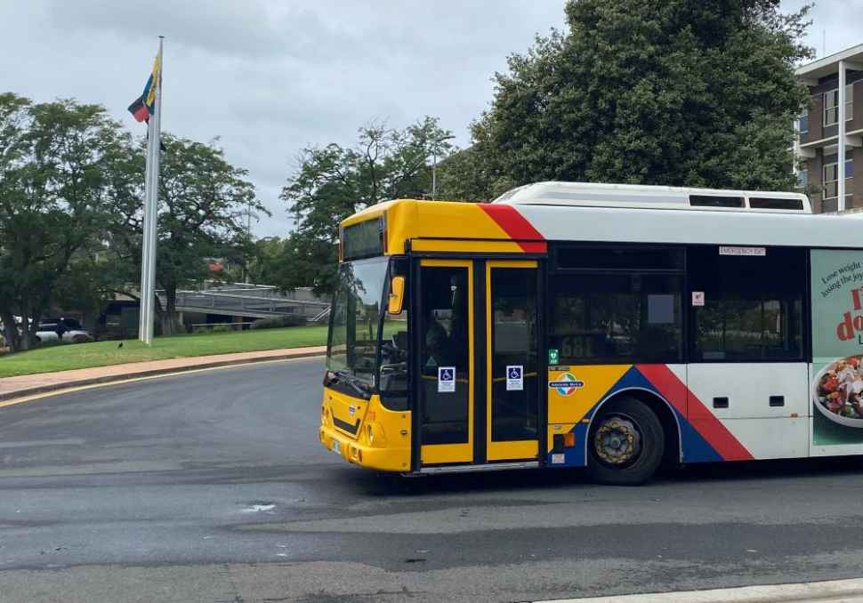 metro_bus_cropped_100x699.jpg