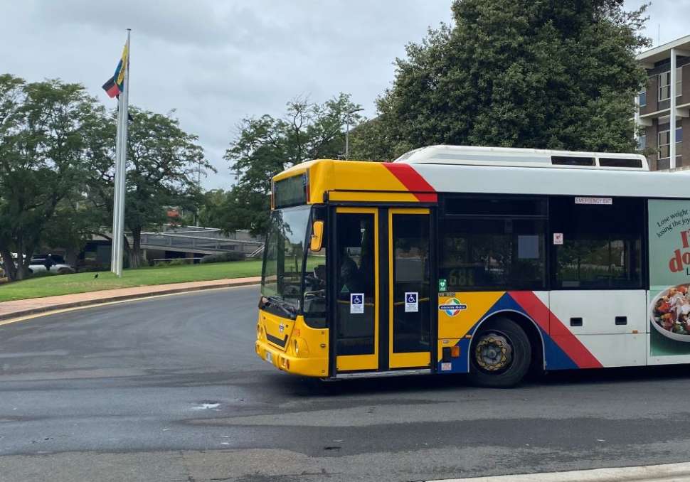 metro_bus_cropped_100x699.jpg